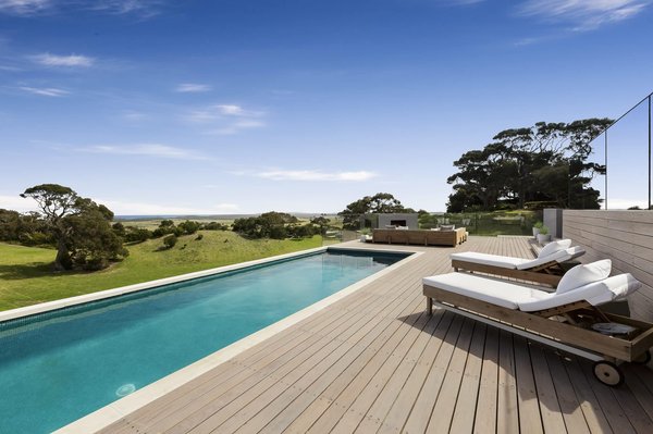 Sublimer votre piscine : fabriquer un pool house en bois