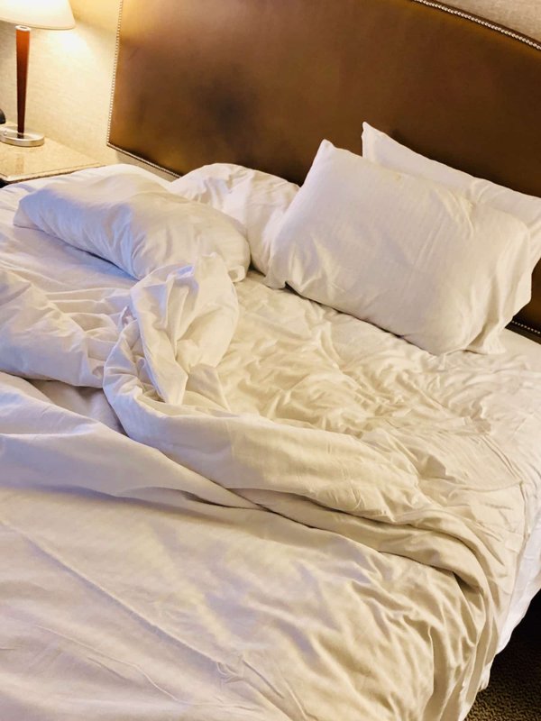 Quels sont les avantages de dormir sur une parure de lit en soie ?